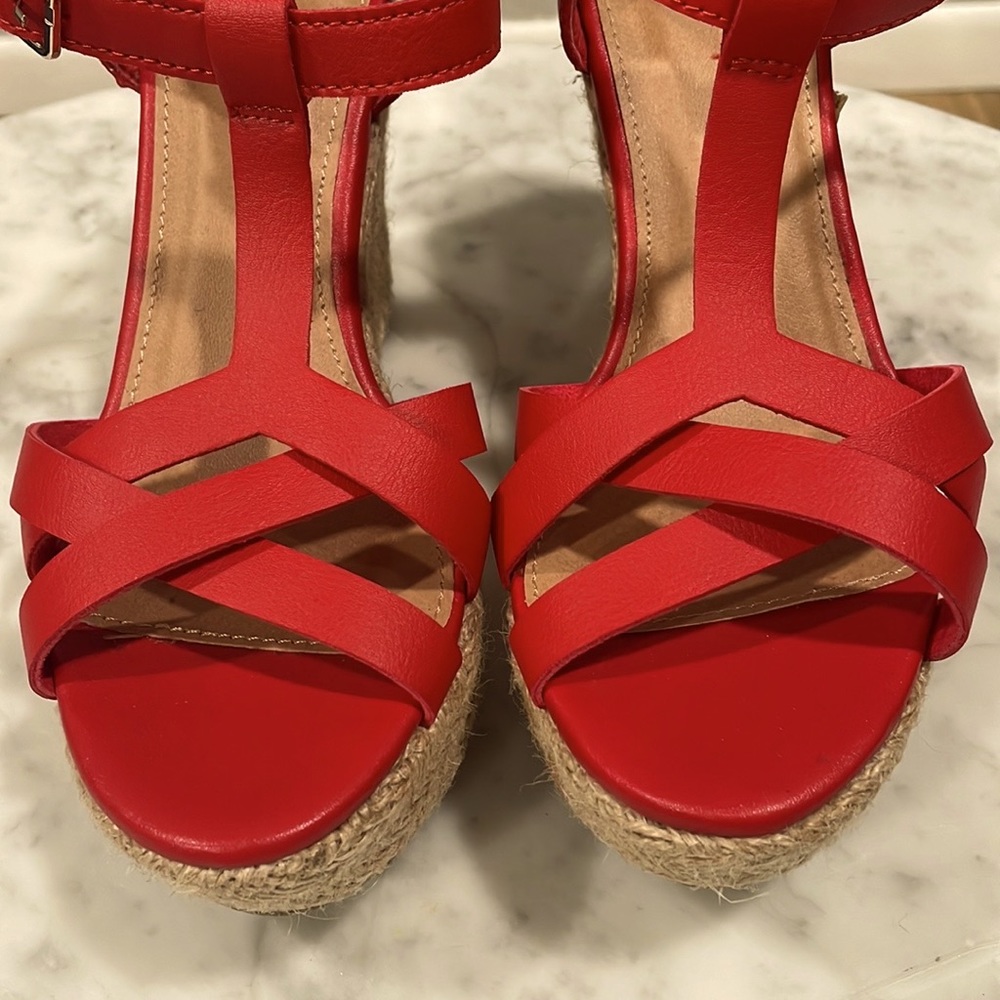 Never Worn, Report, Wedge Sandle, Size 7,